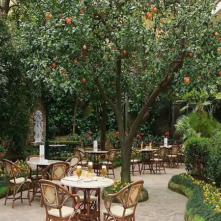 Grand De La 4* סורנטו