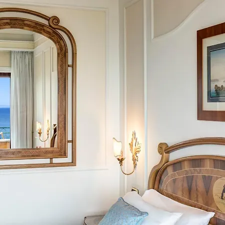 德拉维尔大酒店