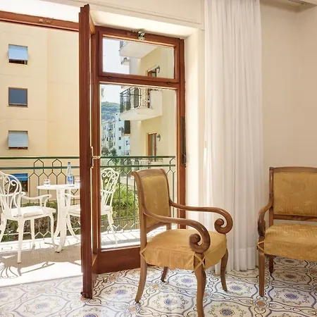 德拉维尔大酒店 4* 索伦托