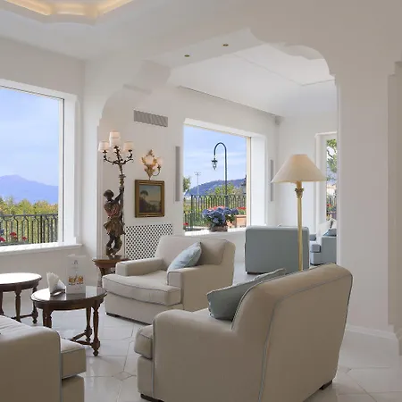 德拉维尔大酒店 4*